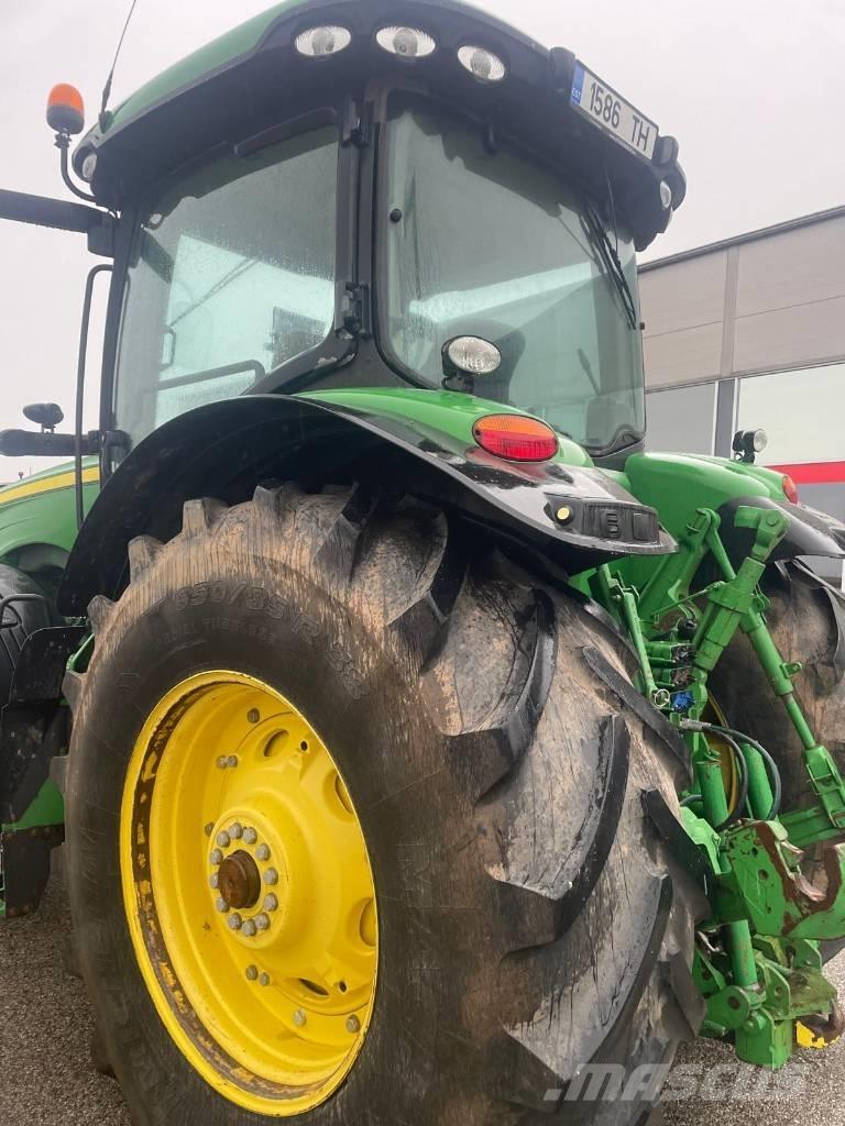 John Deere 8310 R Traktori