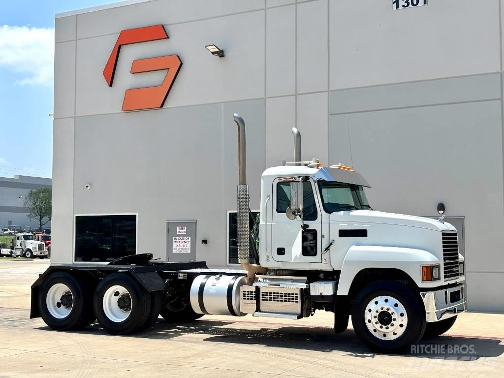 Mack Pinnacle 64T Tegljači