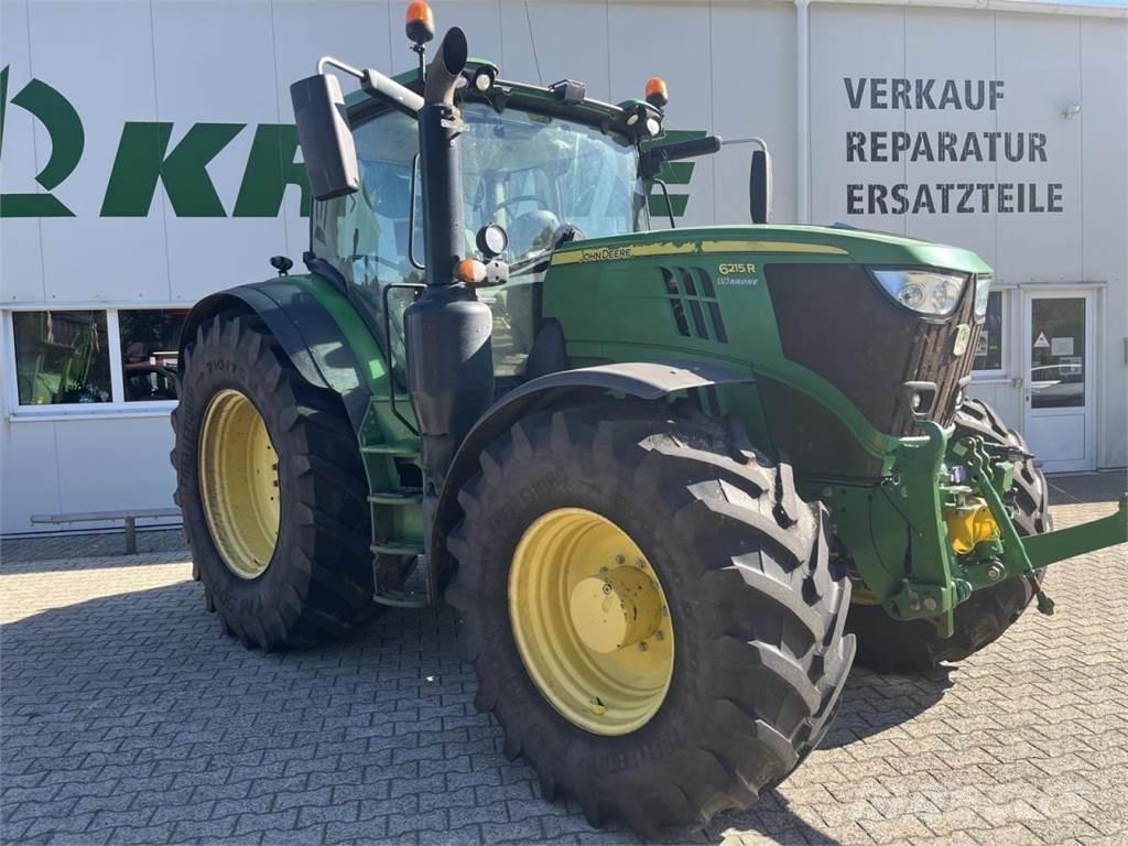 John Deere 6215R Traktori