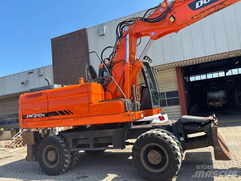 Doosan DX 210 W Bageri točkaši