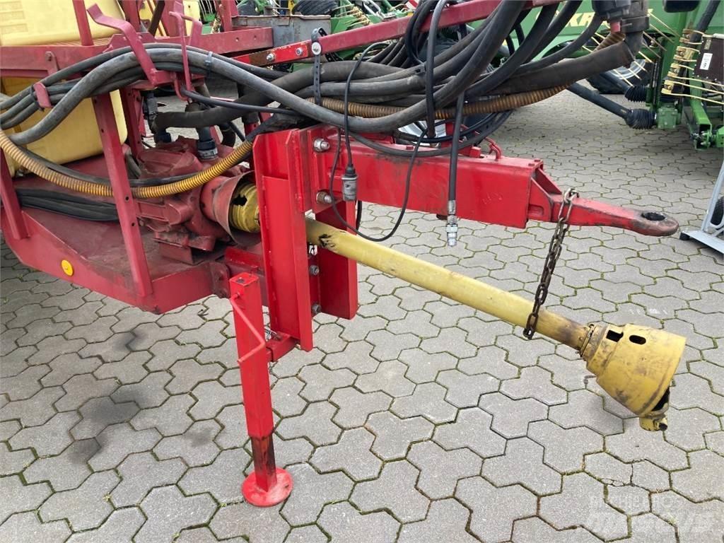 Hardi TYZ 2400 Vučene prskalice