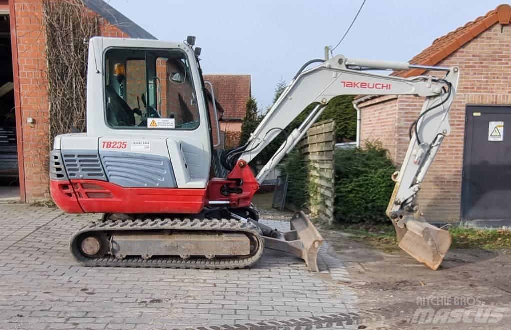 Takeuchi TB 235 Bageri guseničari