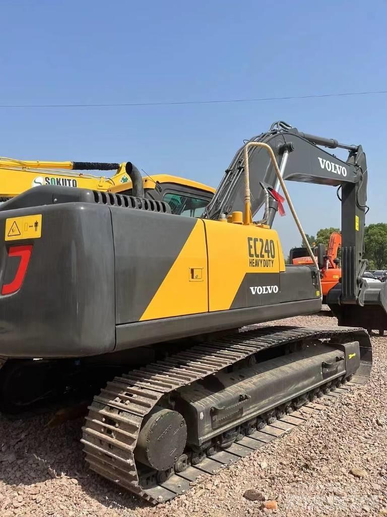 Volvo EC 240 Bageri guseničari