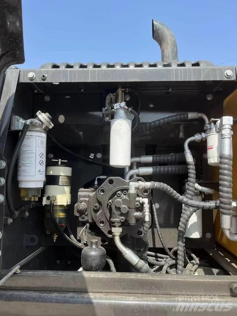 Volvo EC 240 Bageri guseničari