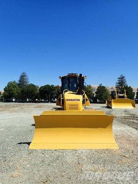 Komatsu D61EX-24 Buldožeri guseničari