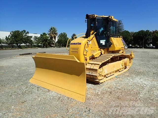Komatsu D61EX-24 Buldožeri guseničari