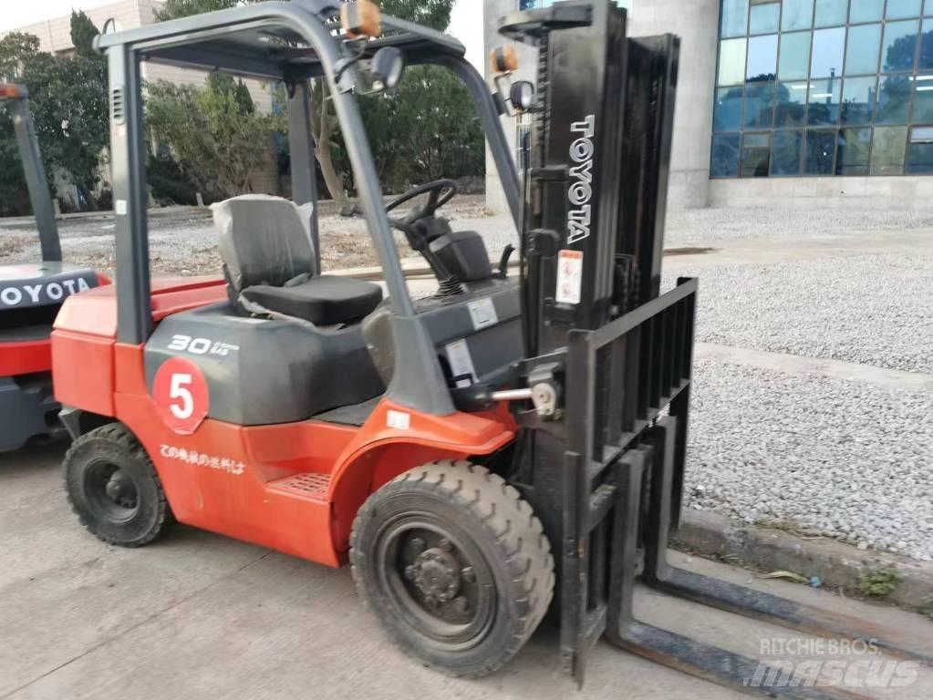 Toyota 7FD 30 Dizelski viljuškari
