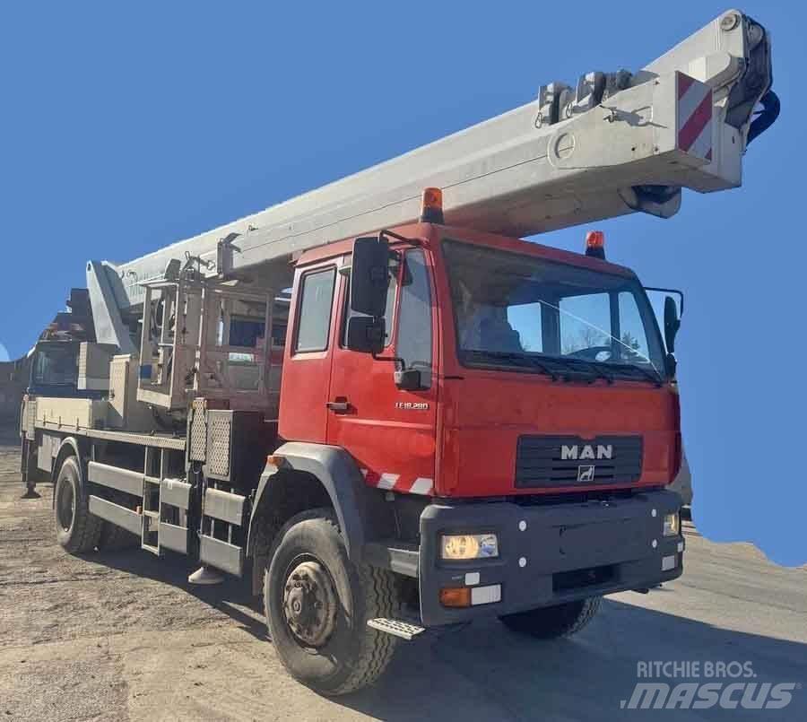MAN LE18.280 Auto korpe