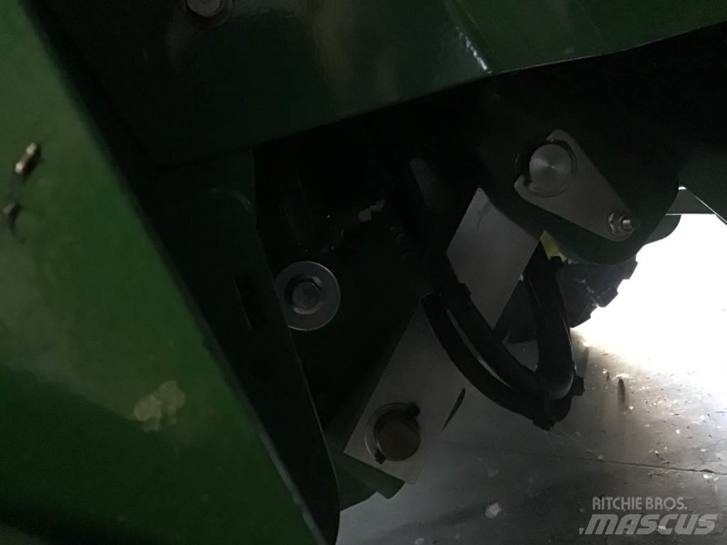 John Deere V461M Prese/balirke za rolo bale
