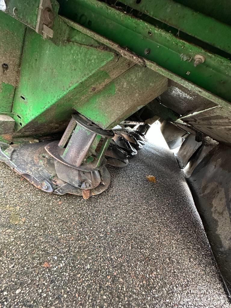 John Deere 830 Uređaji za kosačice
