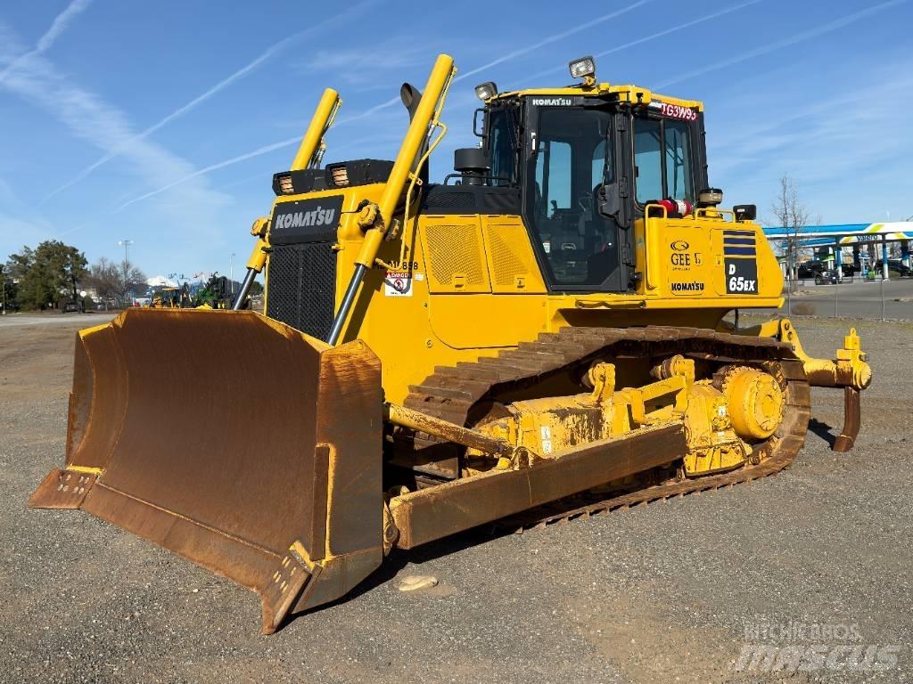 Komatsu D65EX-18 Buldožeri guseničari