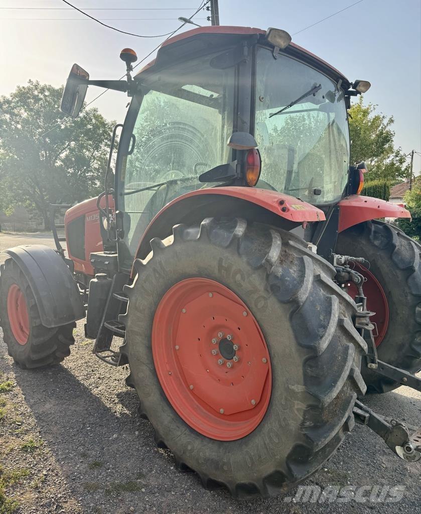 Kubota M135GX Traktori