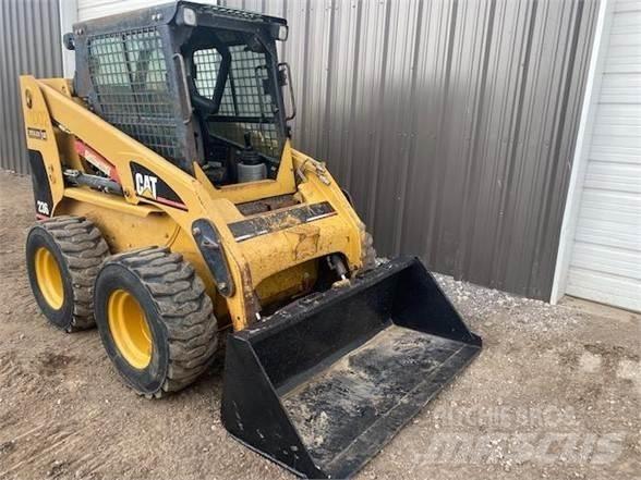 CAT 236 Skid steer mini utovarivači