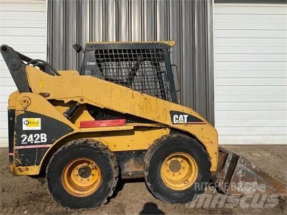 CAT 242B Skid steer mini utovarivači