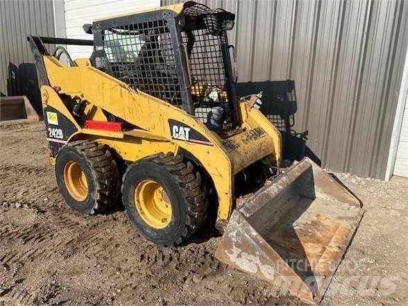 CAT 242B Skid steer mini utovarivači
