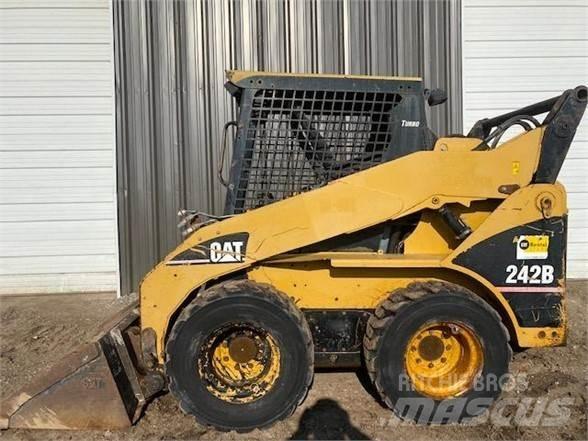 CAT 242B Skid steer mini utovarivači