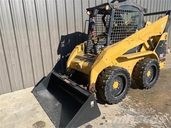 CAT 252 Skid steer mini utovarivači