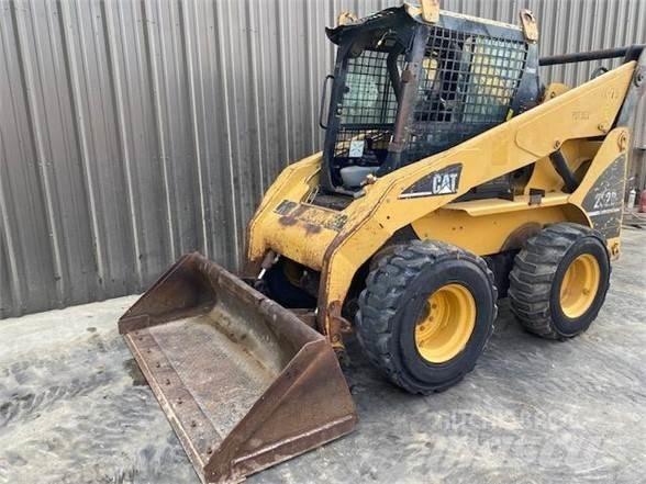 CAT 262B Skid steer mini utovarivači