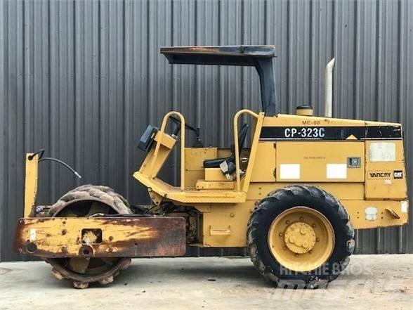CAT CP-323C Valjci sa jednim bubnjem