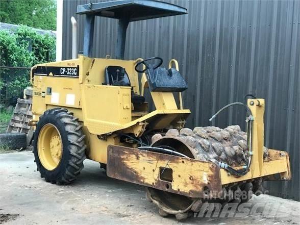 CAT CP-323C Valjci sa jednim bubnjem