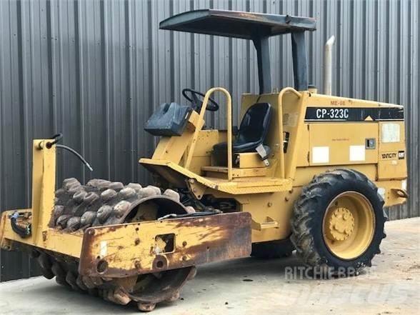 CAT CP-323C Valjci sa jednim bubnjem