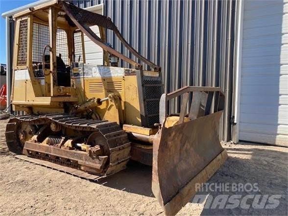 CAT D3C Buldožeri guseničari