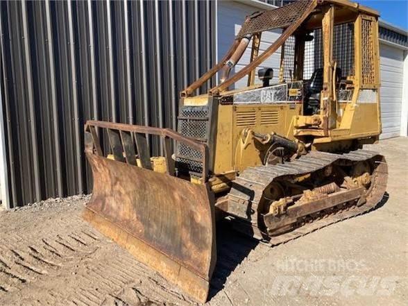 CAT D3C Buldožeri guseničari