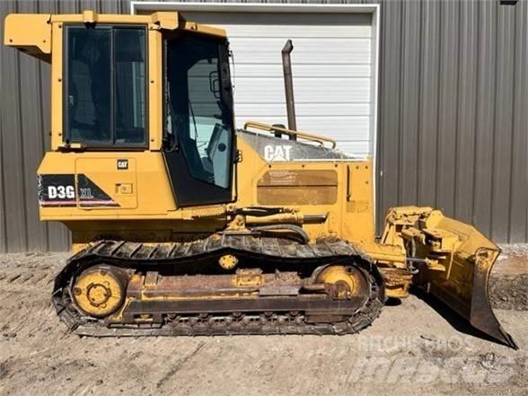 CAT D3G Buldožeri guseničari