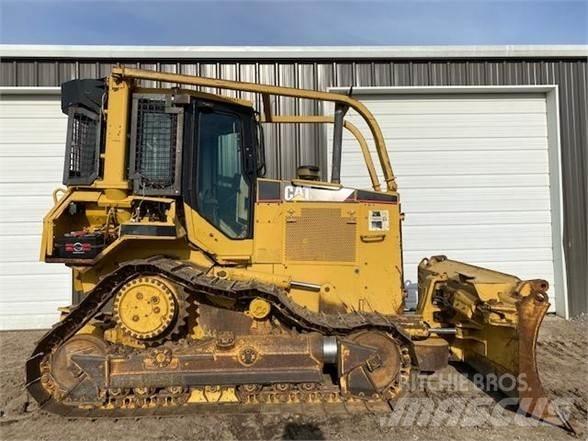 CAT D5M XL Buldožeri guseničari