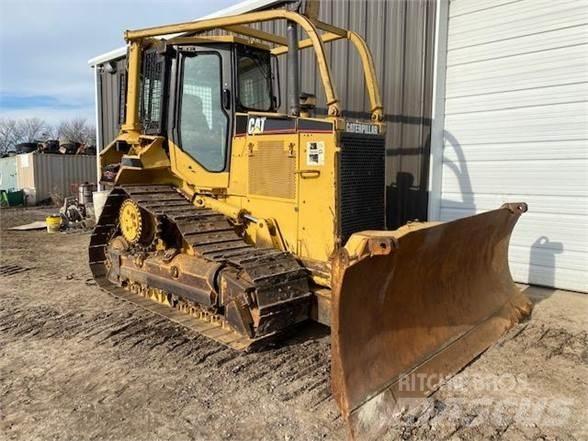 CAT D5M XL Buldožeri guseničari