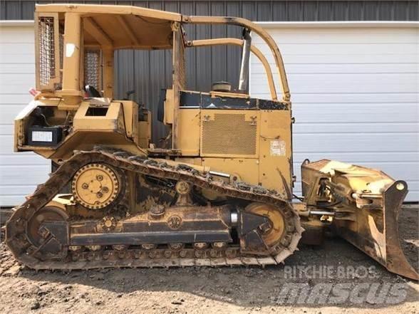 CAT D5M XL Buldožeri guseničari