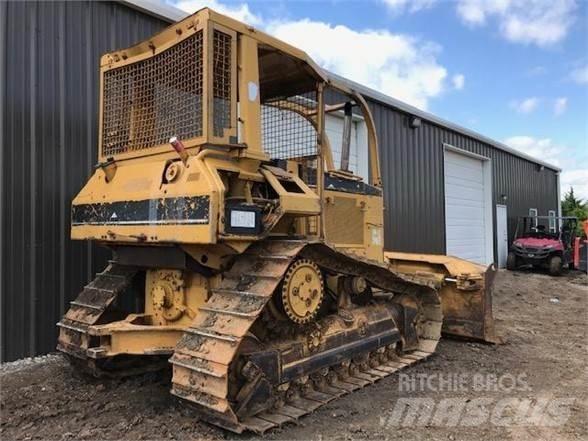 CAT D5M XL Buldožeri guseničari
