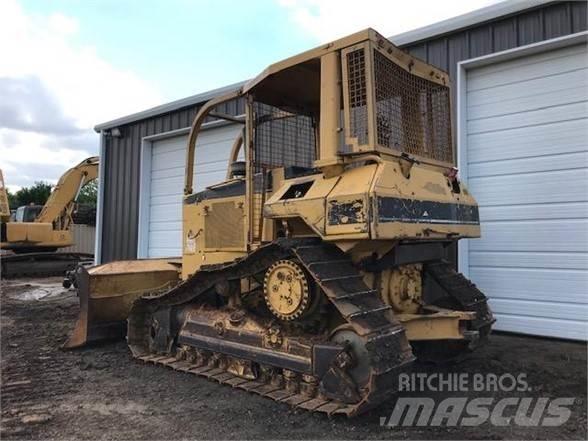 CAT D5M XL Buldožeri guseničari