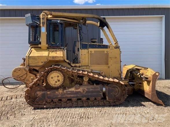 CAT D5M XL Buldožeri guseničari