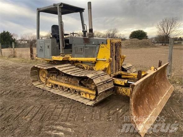 Komatsu D32P-1 Buldožeri guseničari