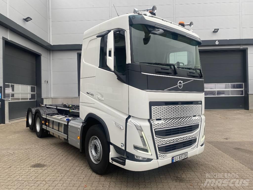 Volvo FH 540 Rol kiper kamioni sa kukom za podizanje tereta