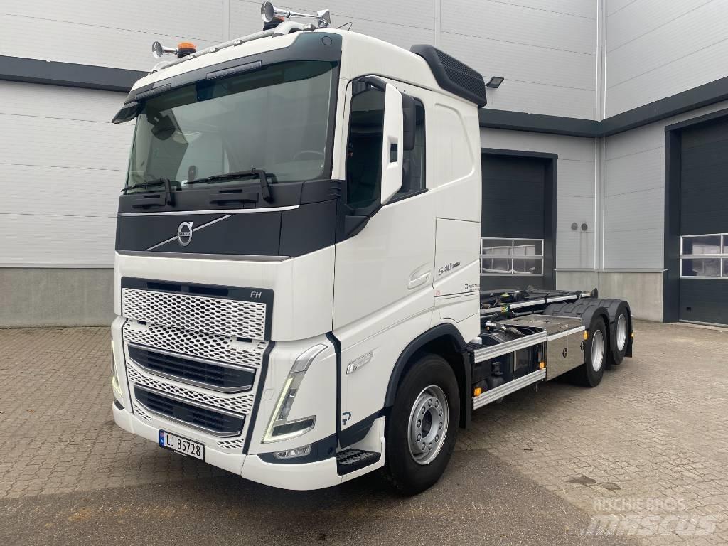 Volvo FH 540 Rol kiper kamioni sa kukom za podizanje tereta
