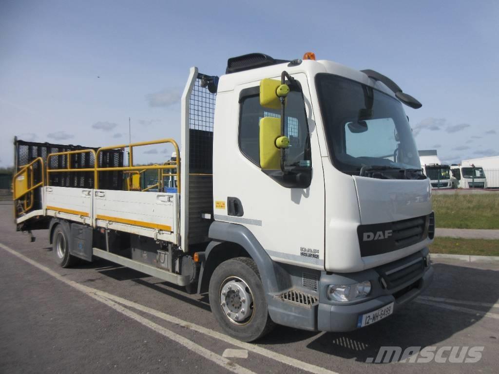 DAF 45.210 ATI Kamioni sa ravan platformom / vitlom