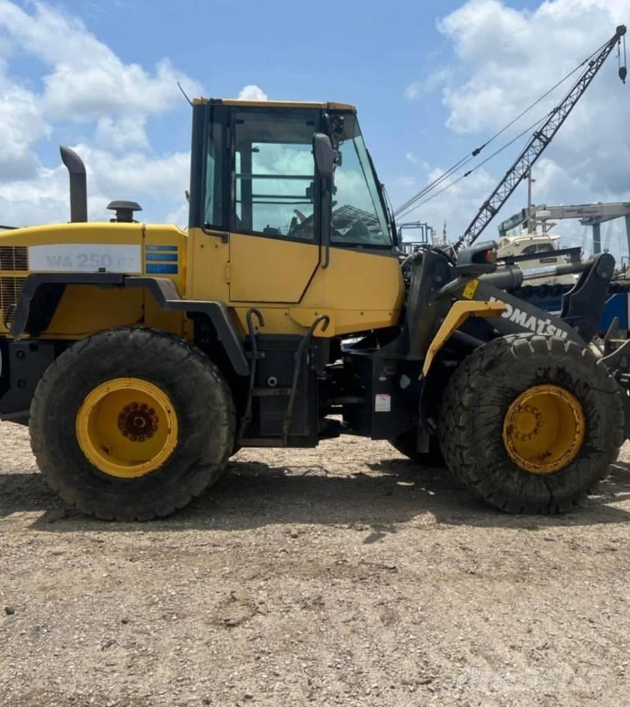 Komatsu WA 250 PZ-6 Utovarivači na točkove