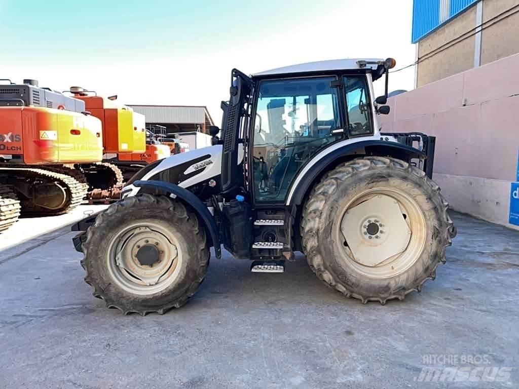 Valtra G115 Traktori