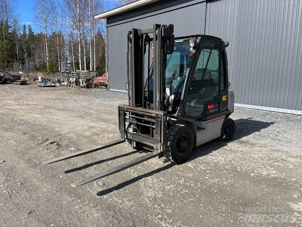 Nissan UD02A25P0 Plinski viljuškari