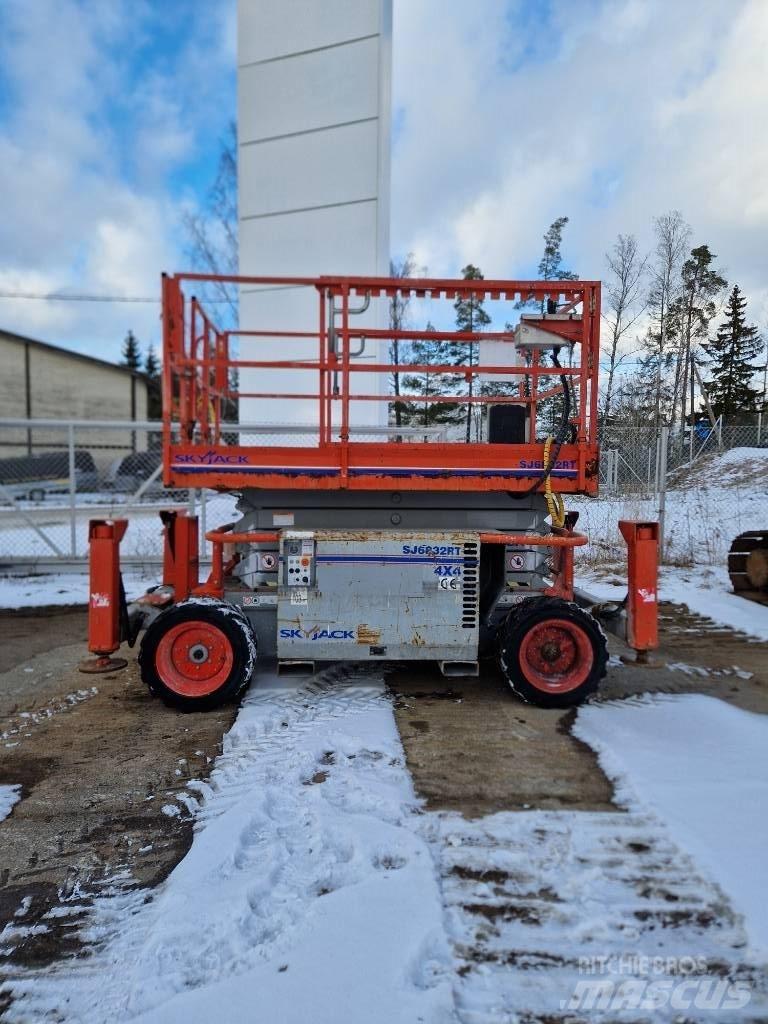 SkyJack SJ 6832 RT Makazaste platforme