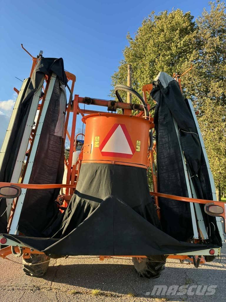 Jacto ADVANCE 3000 Vučene prskalice