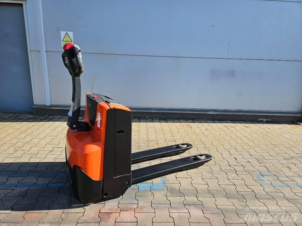 BT LWE 140 Nisko podizni električni viljuškar