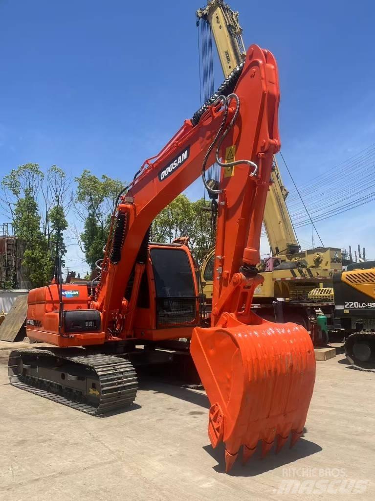 Doosan DX 140 LC Bageri guseničari