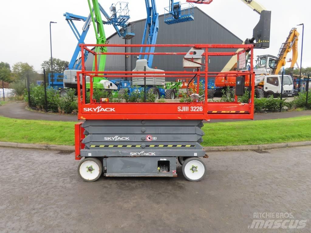 SkyJack SJ III 3226 Makazaste platforme