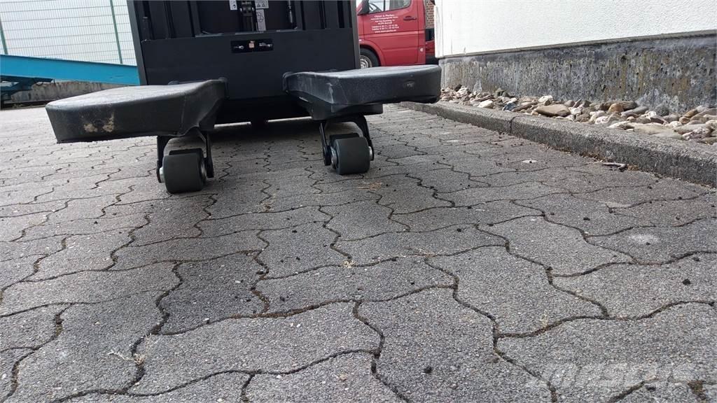 Toyota SWE160L Ručni električni viljuškar