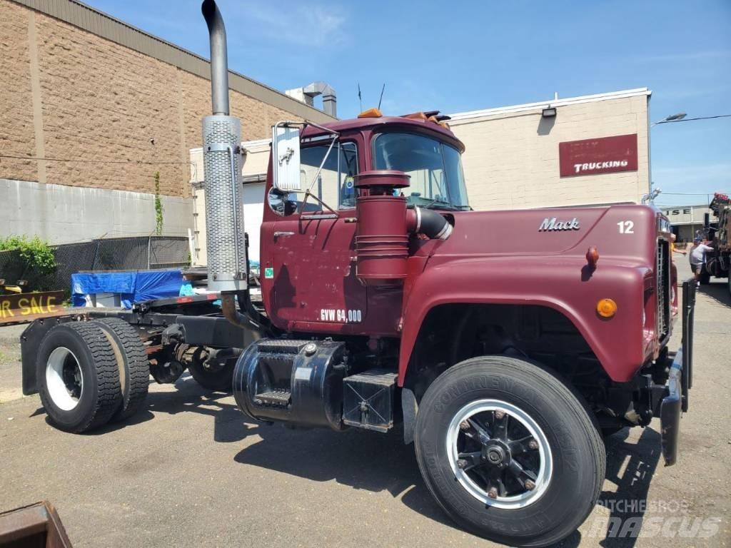Mack RD 690 P Tegljači