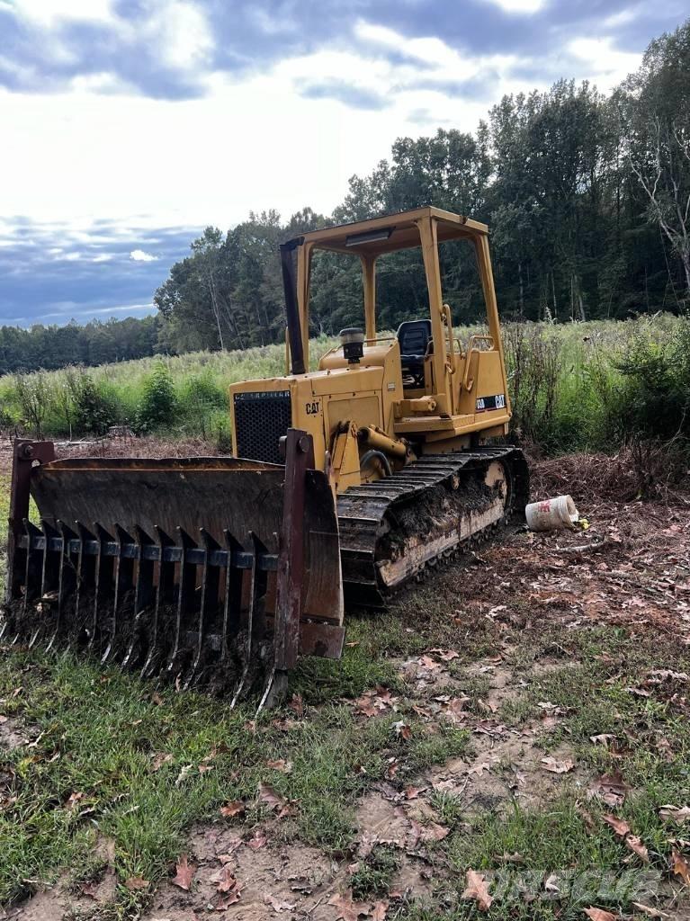 CAT D 3 B Buldožeri guseničari