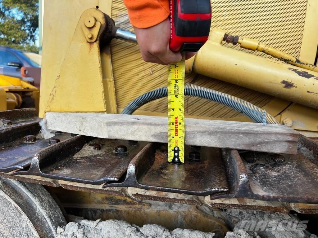 CAT D 3 B Buldožeri guseničari